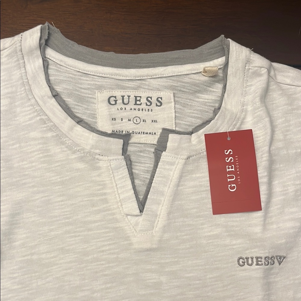🏳️‍🌈 Guess White Short Sleeve Tee - Picture 2 of 7